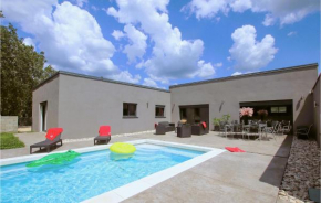 Amazing Home In Lussas